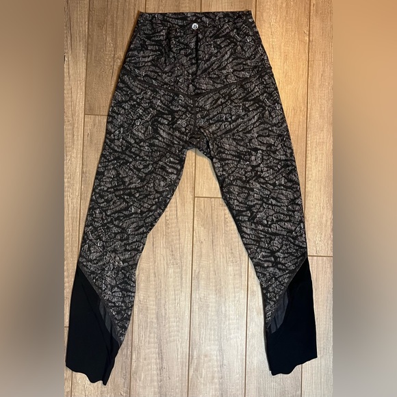 Lululemon Crops - Picture 1 of 2